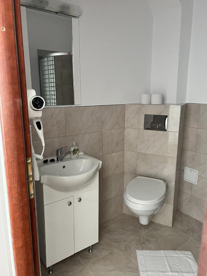 The Dot Hotel Medias Luaran gambar
